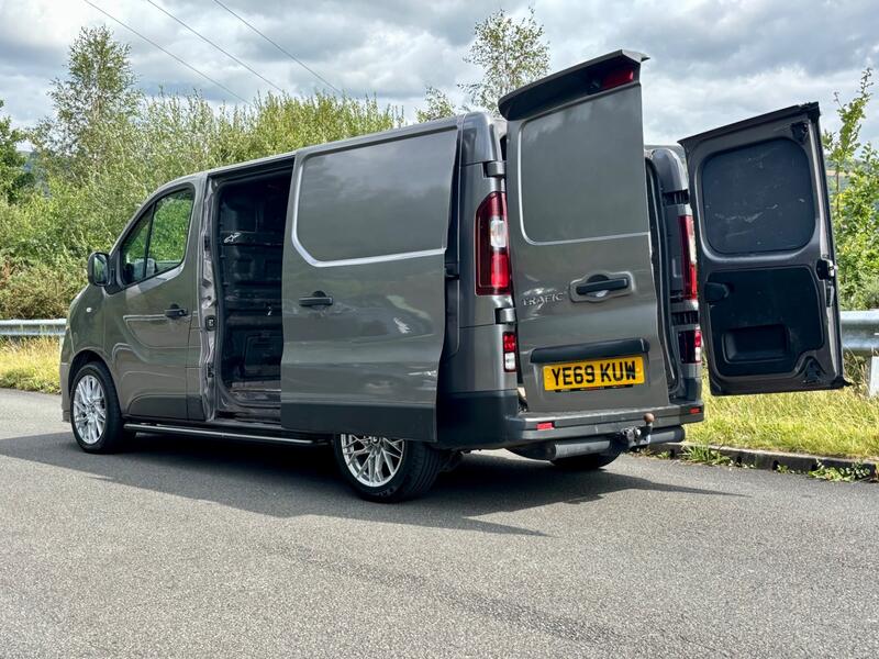 RENAULT TRAFIC
