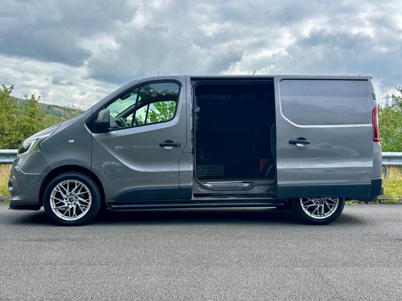 RENAULT TRAFIC