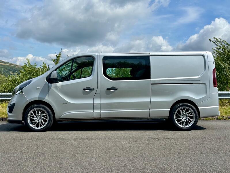 VAUXHALL VIVARO