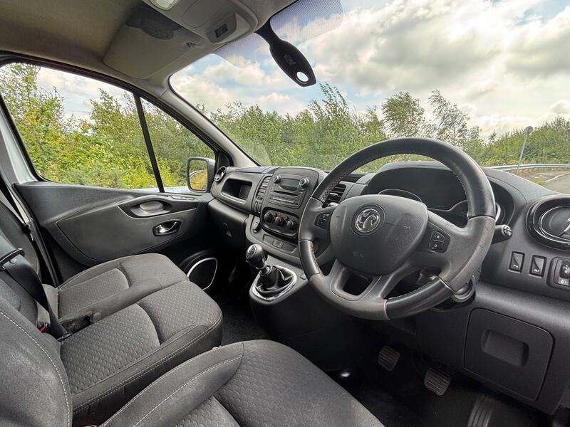 VAUXHALL VIVARO