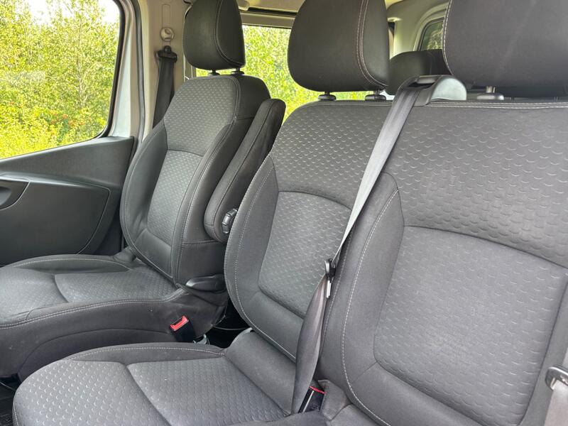 VAUXHALL VIVARO
