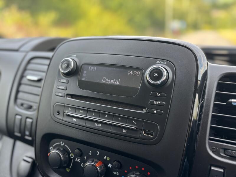 VAUXHALL VIVARO