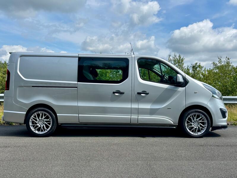VAUXHALL VIVARO