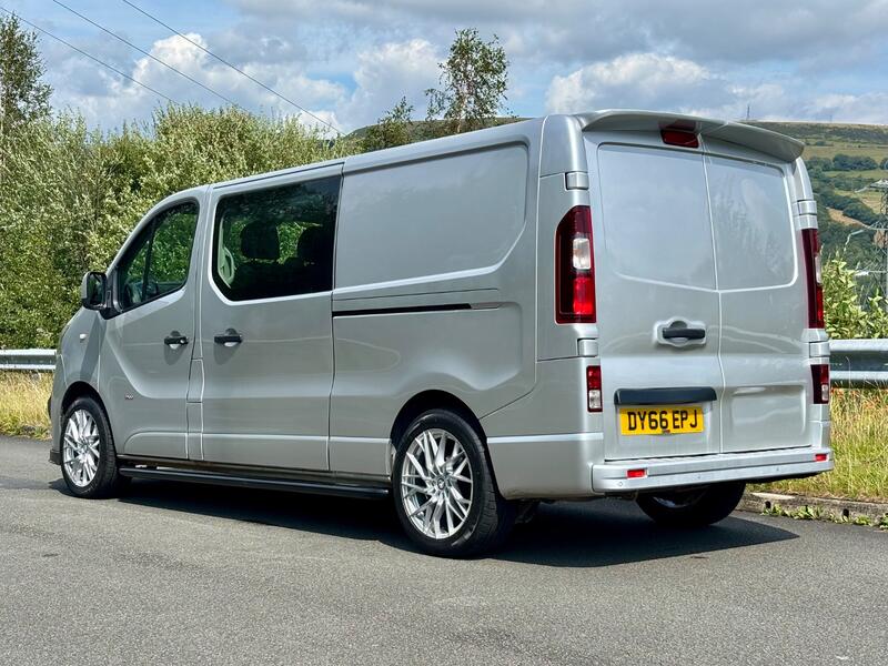 VAUXHALL VIVARO