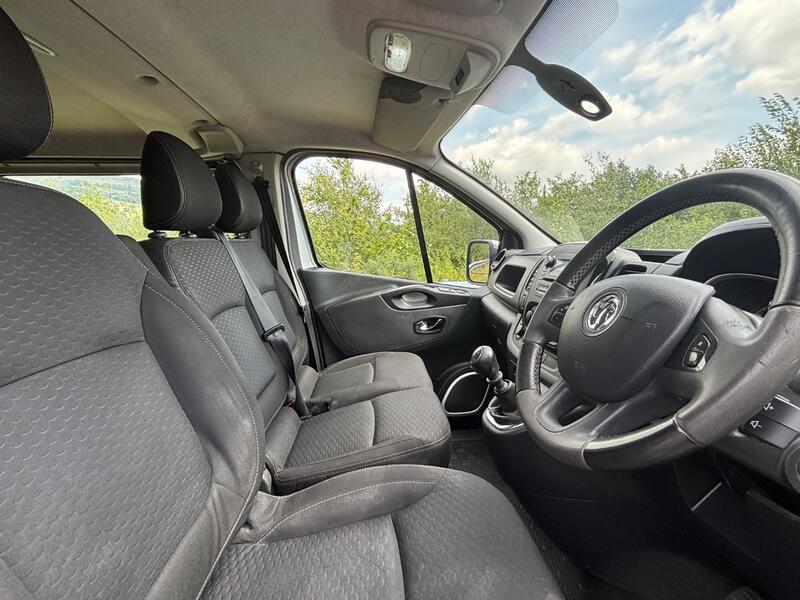 VAUXHALL VIVARO