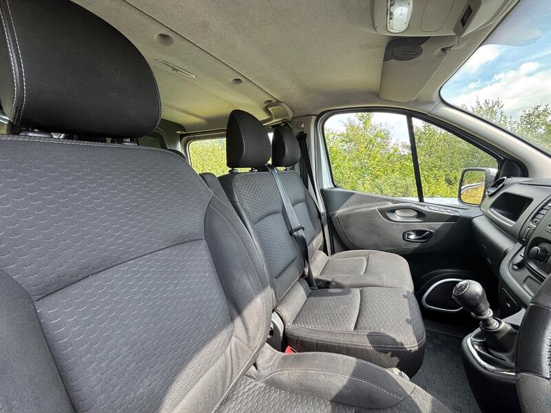 VAUXHALL VIVARO