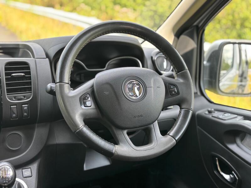 VAUXHALL VIVARO