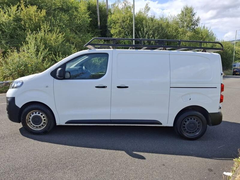VAUXHALL VIVARO