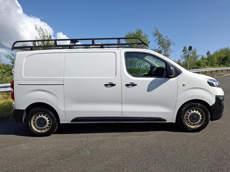 VAUXHALL VIVARO