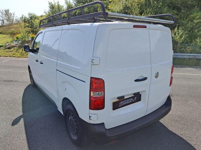 VAUXHALL VIVARO